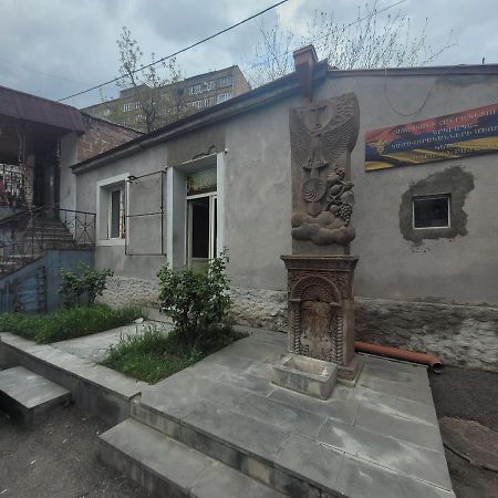 יירבאן Guest House In The Small Center מראה חיצוני תמונה