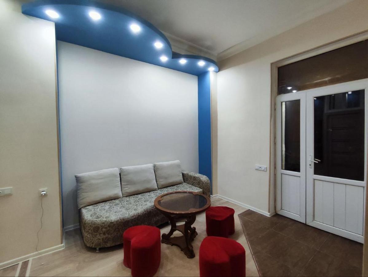יירבאן Guest House In The Small Center מראה חיצוני תמונה
